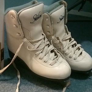 Jackson Figure skates size 2